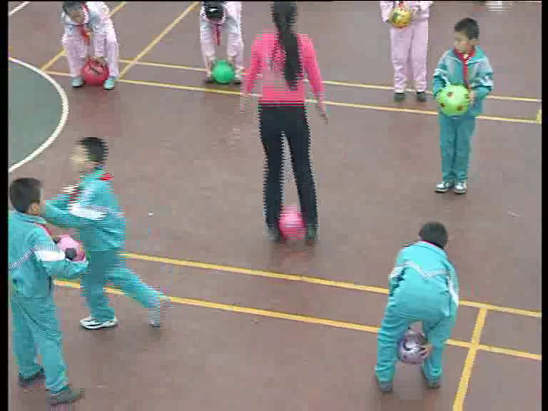 人教2011版体育与健康五至六年级《3.传接球技术与教学比赛》青海王老师-省一等奖