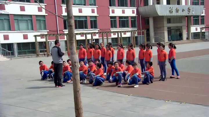 人教2011版体育与健康五至六年级《2.一足蹬地翻身上》辽宁李老师-市一等奖