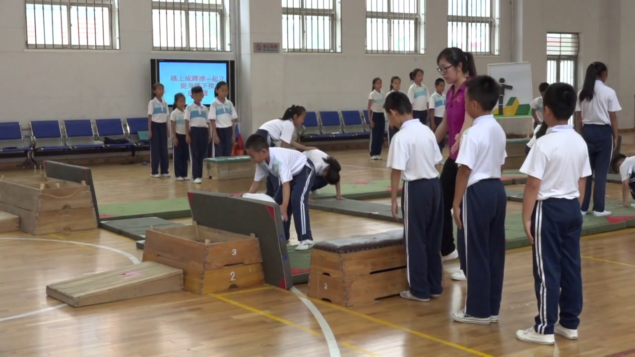 人教2011版体育与健康五至六年级《1.跳上成蹲撑，起，》辽宁老师-市一等奖