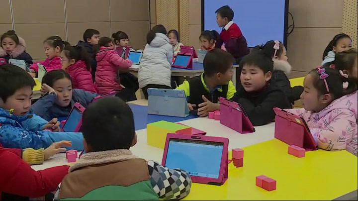 苏教版数学四上《1、从前面、右面和上面观察物体》江苏居老师-市一等奖
