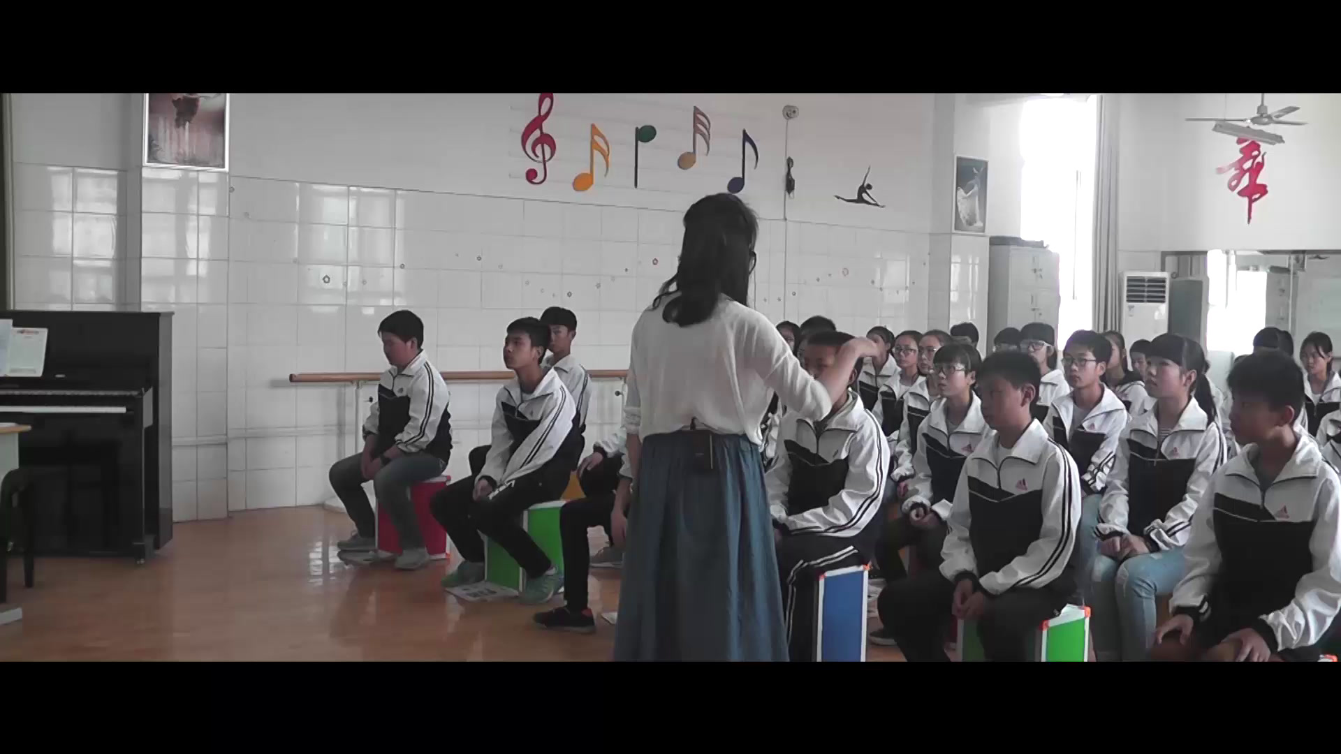 人教版音乐八上《红河谷》陕西李老师-县级优课