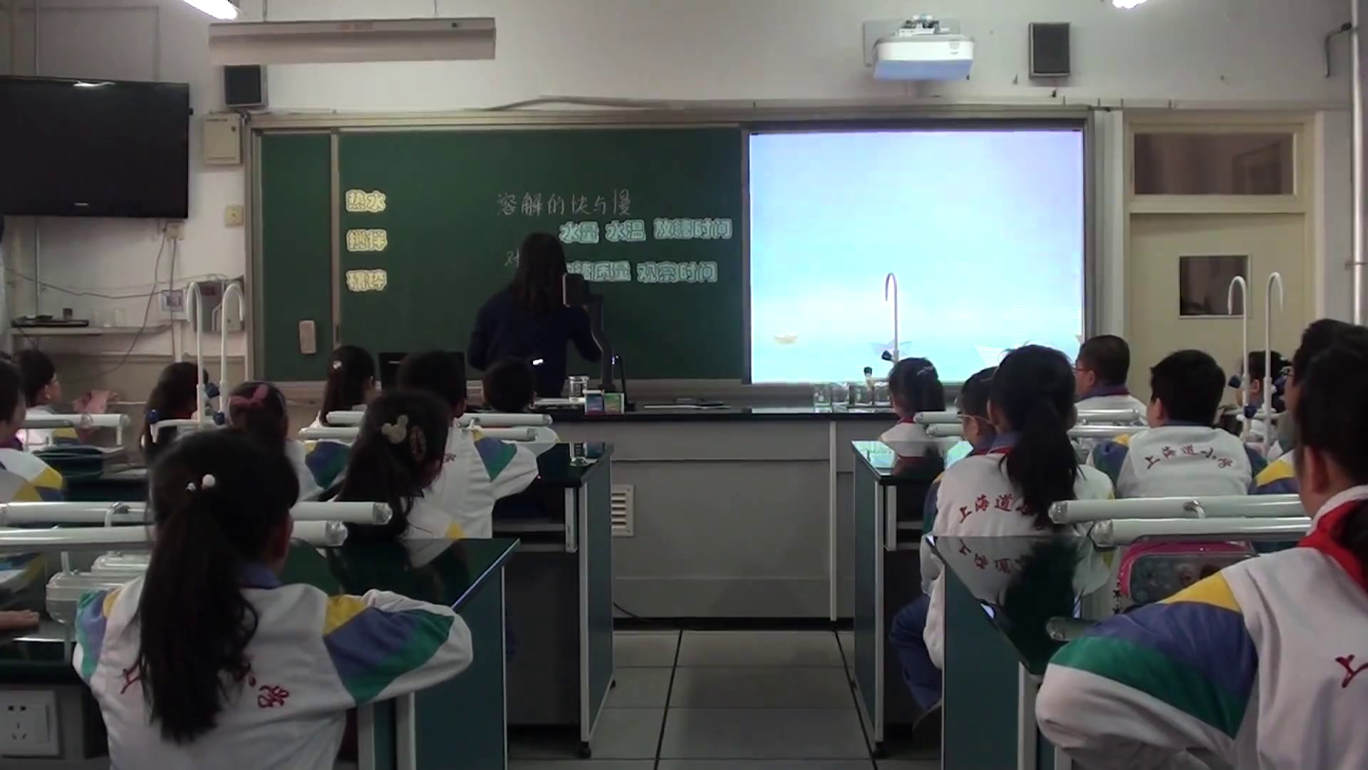 教科版科学四上《溶解的快与慢》天津王老师-全国一等奖
