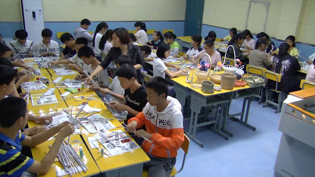 人美版美术九上《10.民间工艺品制作》安徽蓝老师-市一等奖