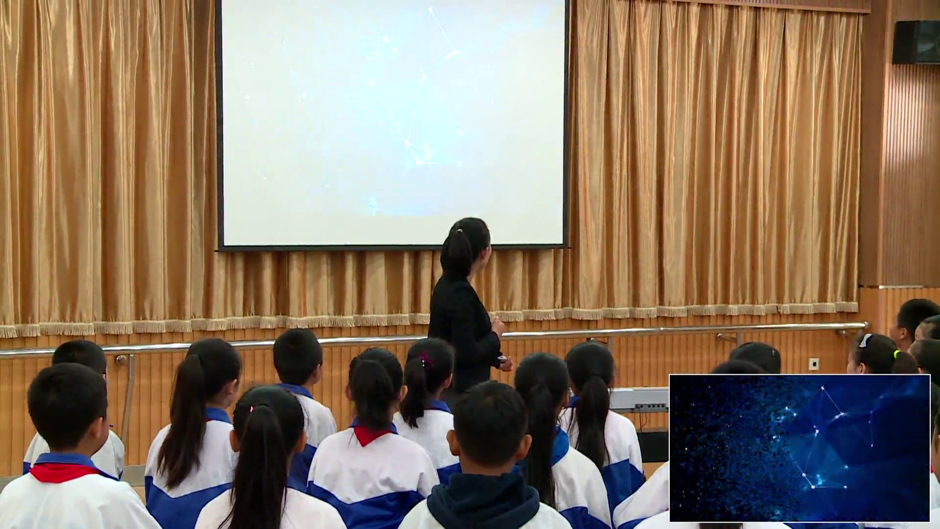 人教版音乐六上《欣赏　两颗小星星》辽宁初老师-市一等奖