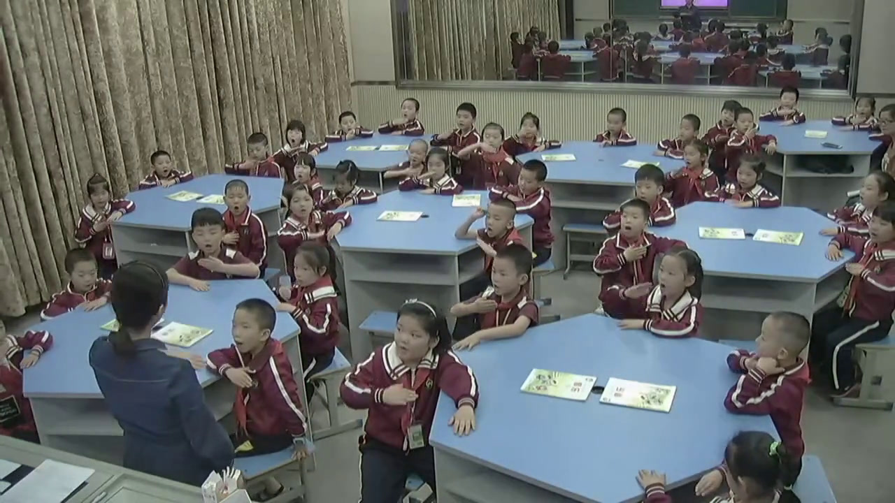湘文艺版本音乐一上《（演唱）亮火虫》湖南陈老师-全国一等奖
