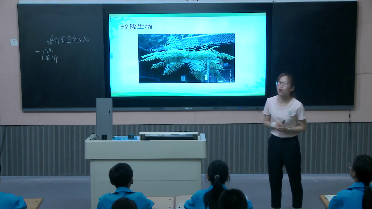 苏教版生物七上《第一节我们周围的生物》河南余老师-市一等奖