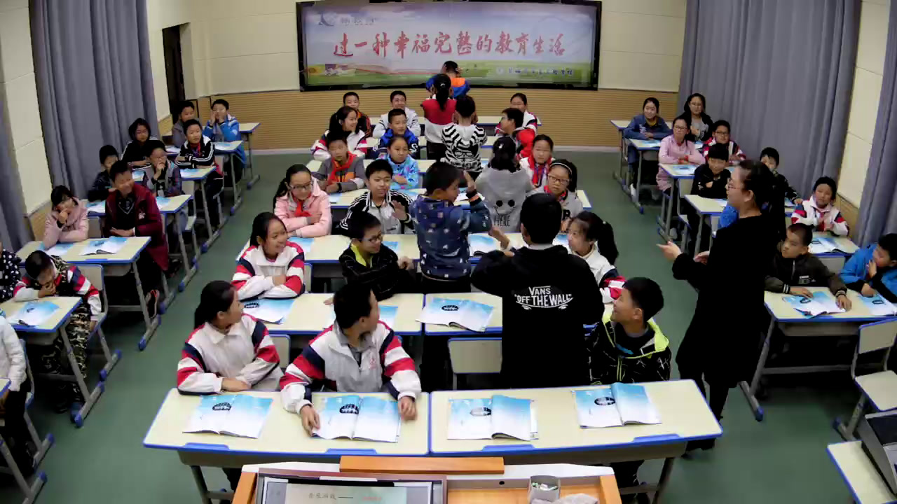 苏少版音乐六上《唱故乡蓝色的雅德朗》江苏张老师-县级优课