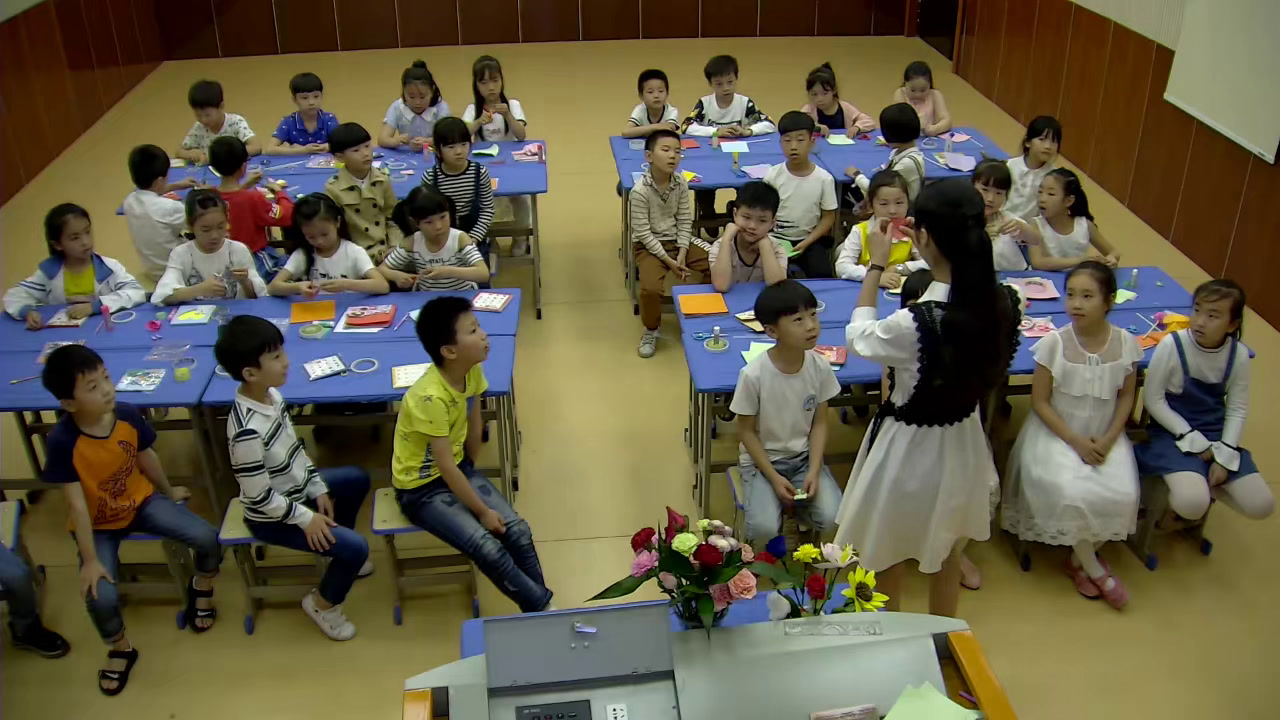 人教版美术一上《第11课　花儿寄深情》江西何老师-市一等奖