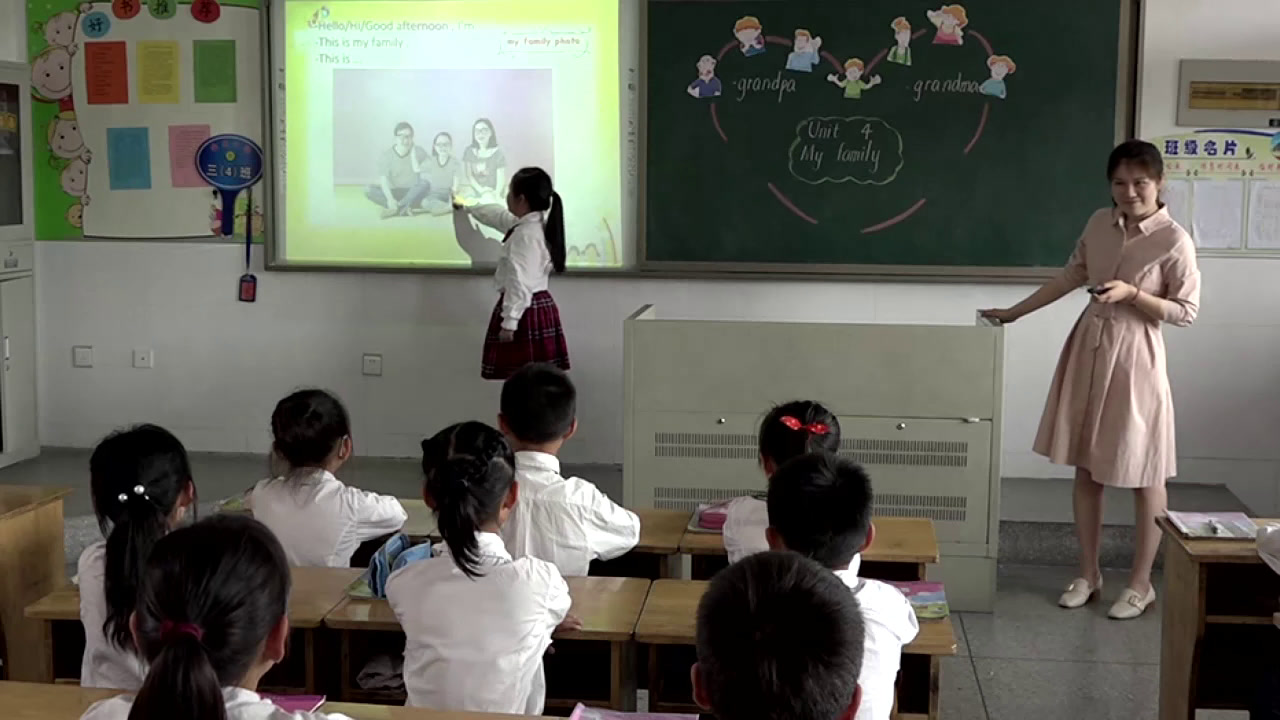 译林版英语三上《Unit 4 My family-Funtime&Cartoontime》江苏老师-市一等奖