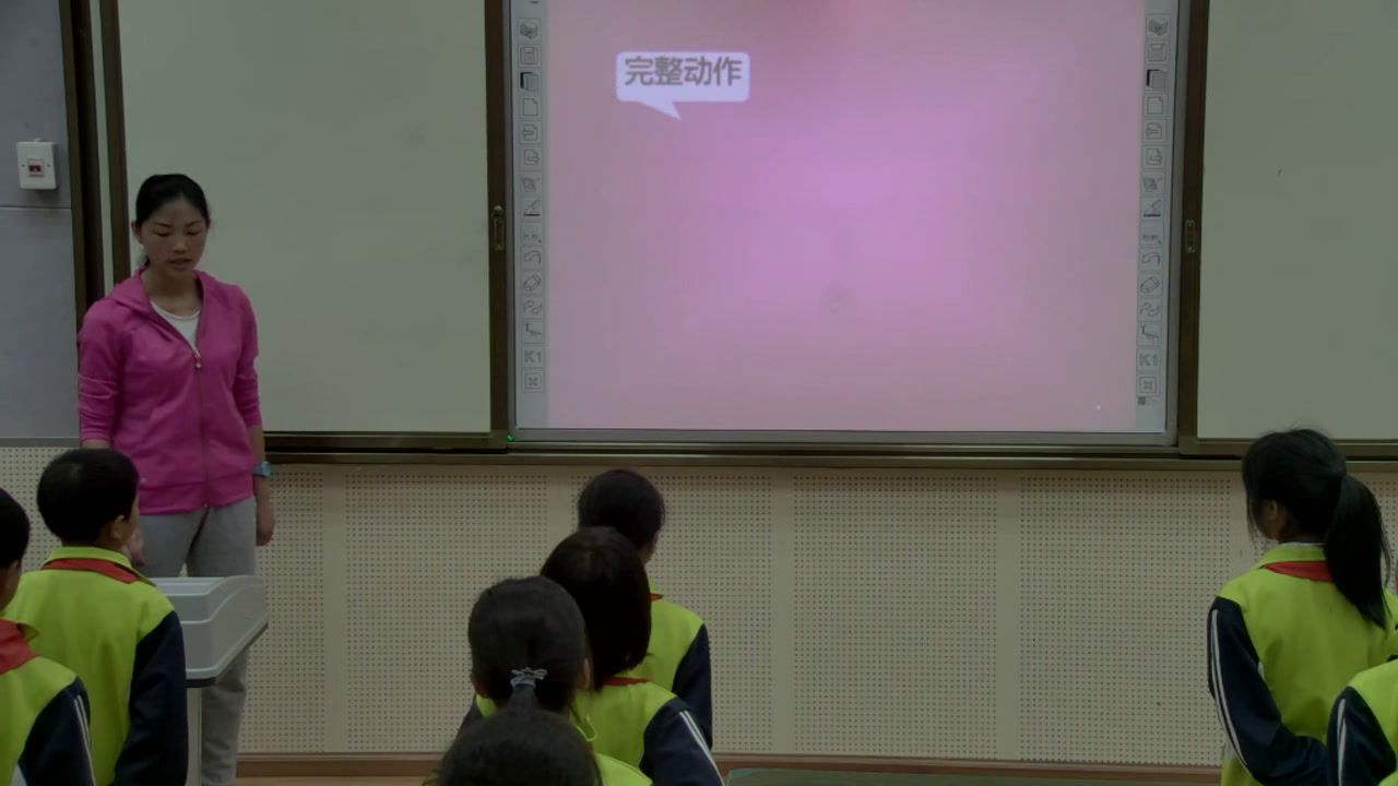 科学版一二年级体育《体育技巧-前滚翻》贵州张老师-全国一等奖