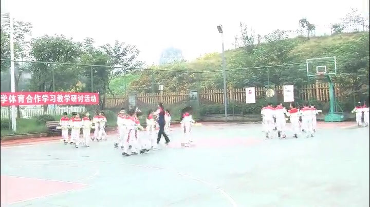一二年级体育《走-多人协同行进》重庆杨老师-全国一等奖
