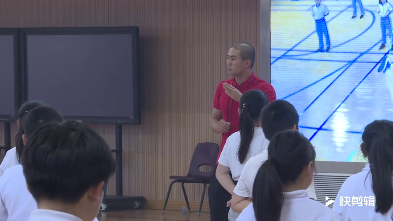 体育三四年级《后滚翻接燕式平衡》上海顾老师-全国一等奖