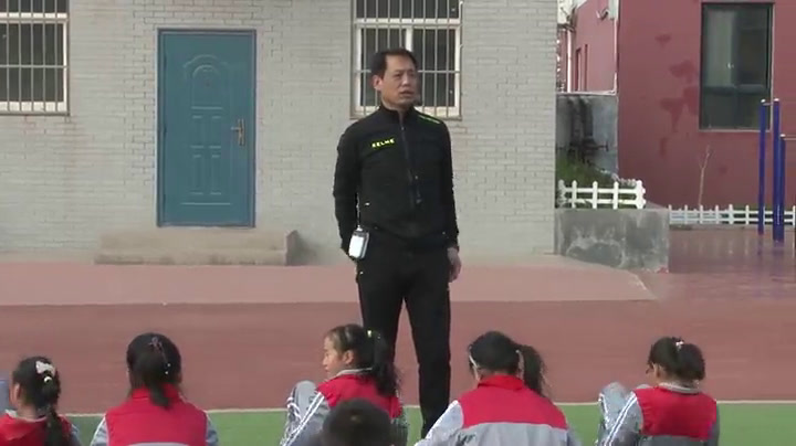 体育三四年级《技巧-仰卧推起成桥》山东谢老师-省一等奖