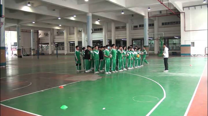 人教版高中体育《正面双手上手传球》广东梁老师-省一等奖