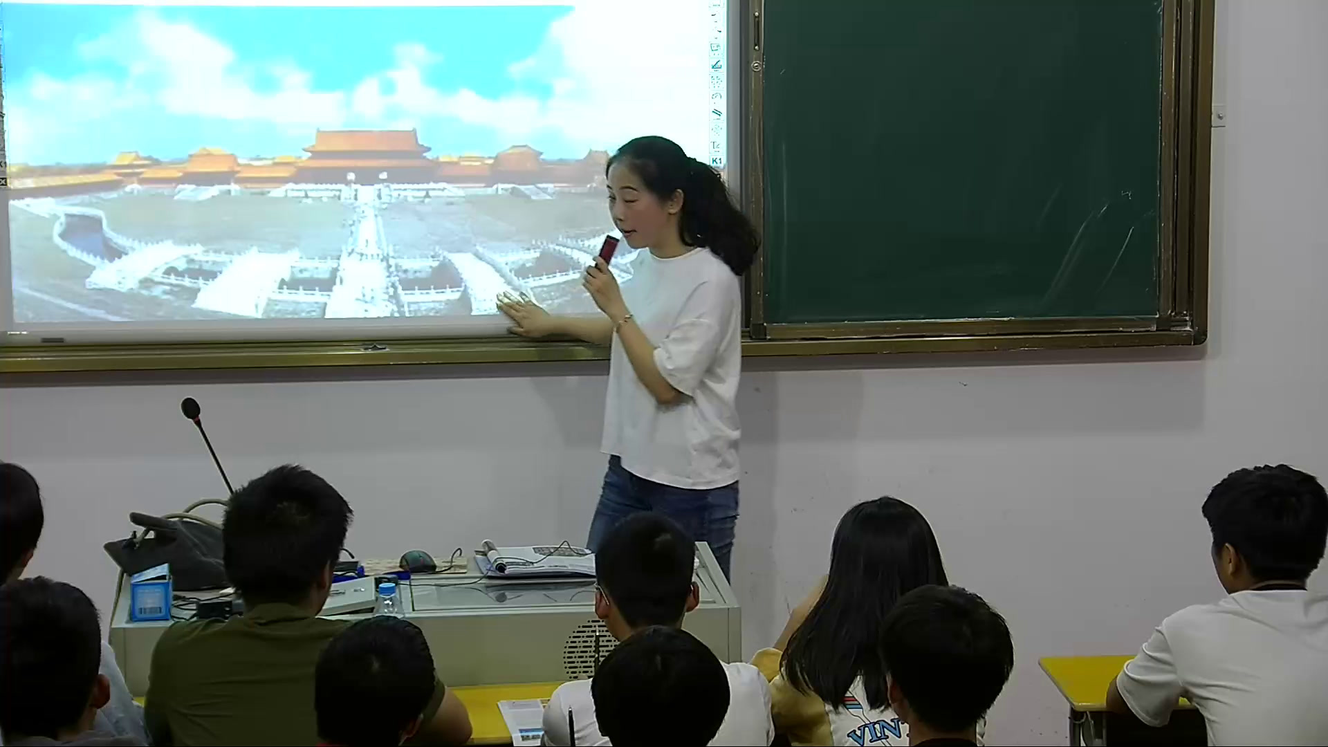 人美版美术《美术鉴赏》《第十八课凝固的音乐--漫步中外建筑艺术》江西老师-县级优课