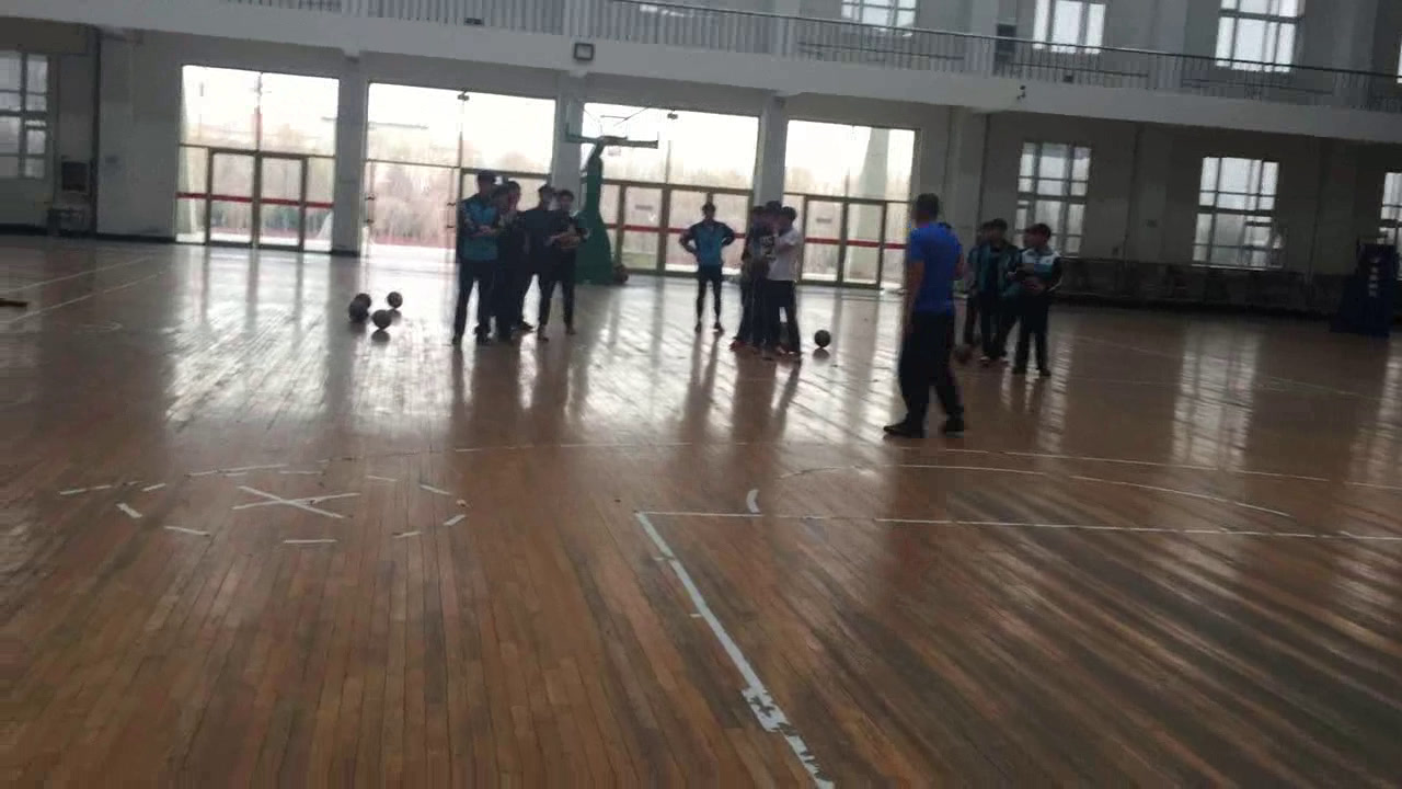人教版高中体育《运球、传接球与抢球游戏》黑龙江马老师-省一等奖