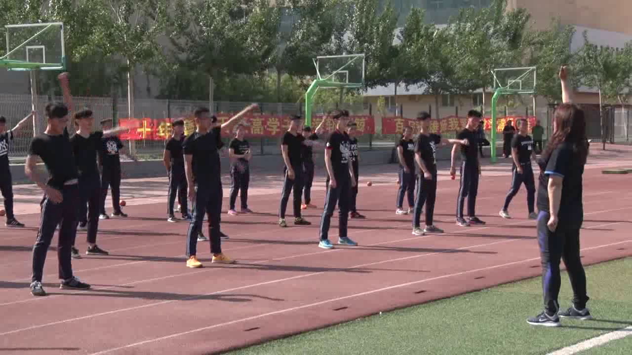 人教版高中体育《1.推铅球》辽宁程老师-市一等奖
