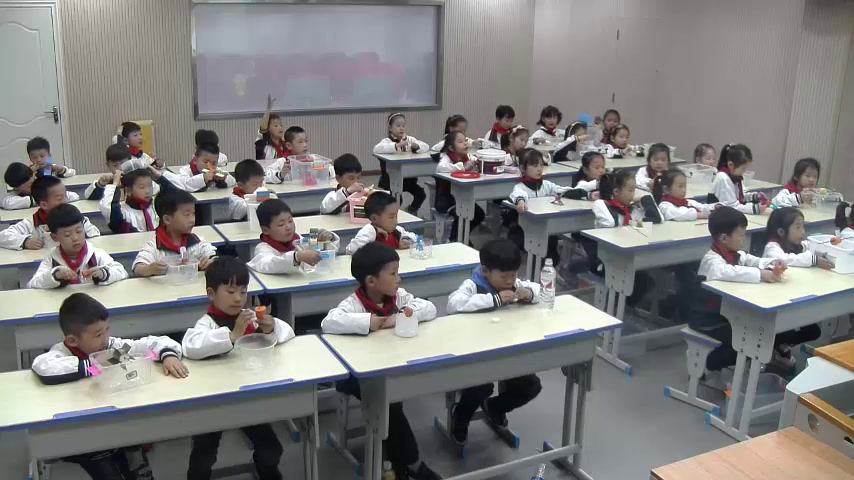 苏教2017版科学一下《5玩转小水轮》安徽李老师-市一等奖