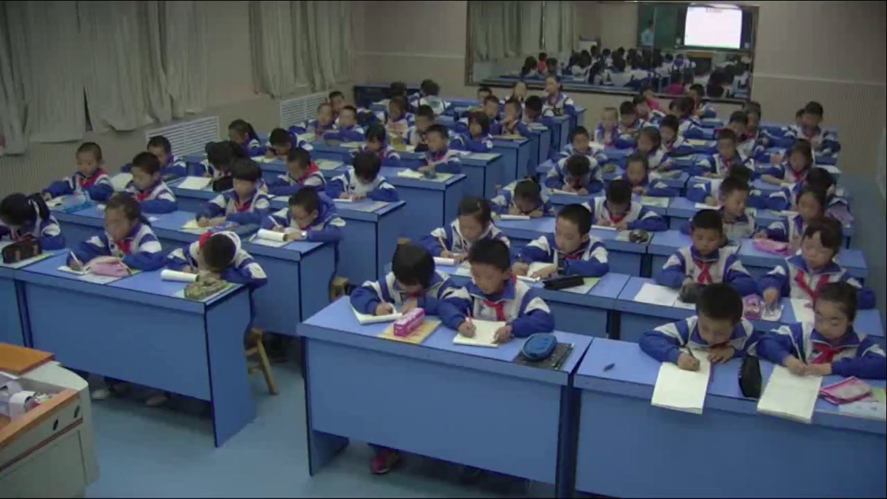 苏教版数学三下《3.进位的两位数乘两位数的笔算》青海柳老师-省一等奖