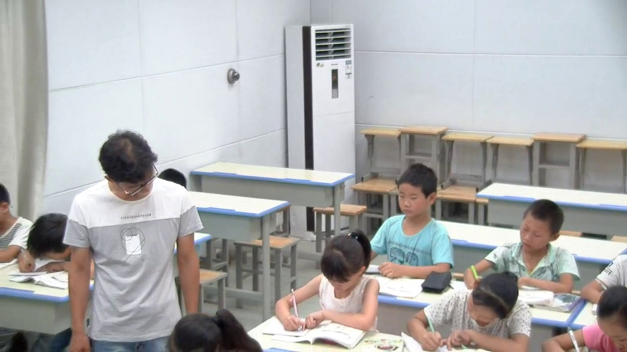 冀教版数学四下《进位加法》河南许老师-市一等奖