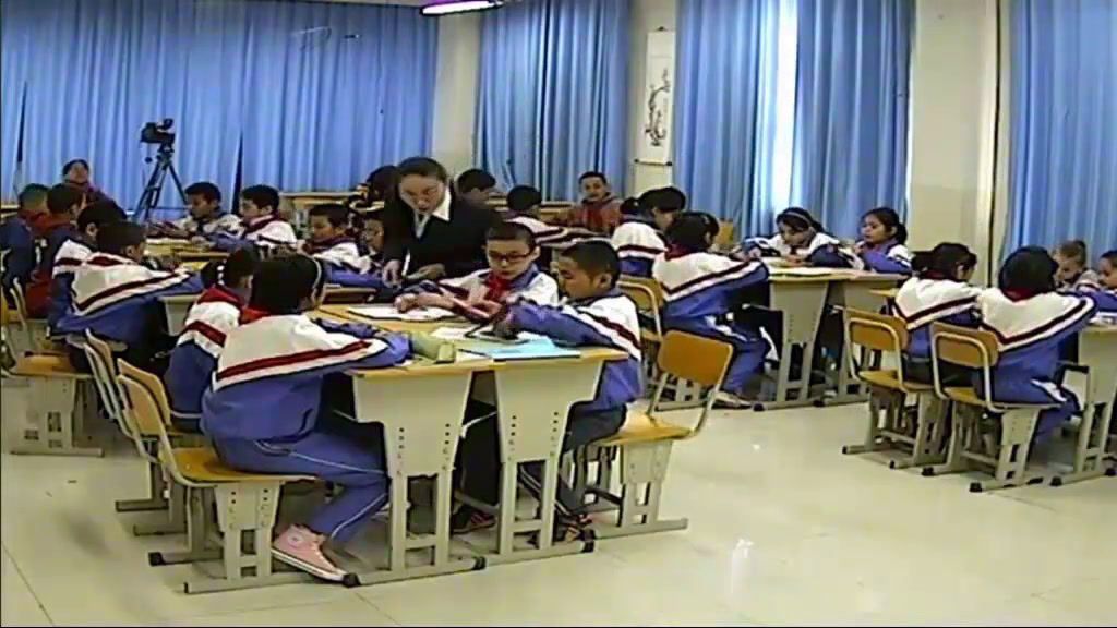 冀教版数学四下《分数与除法的关系》新疆胡老师-省一等奖