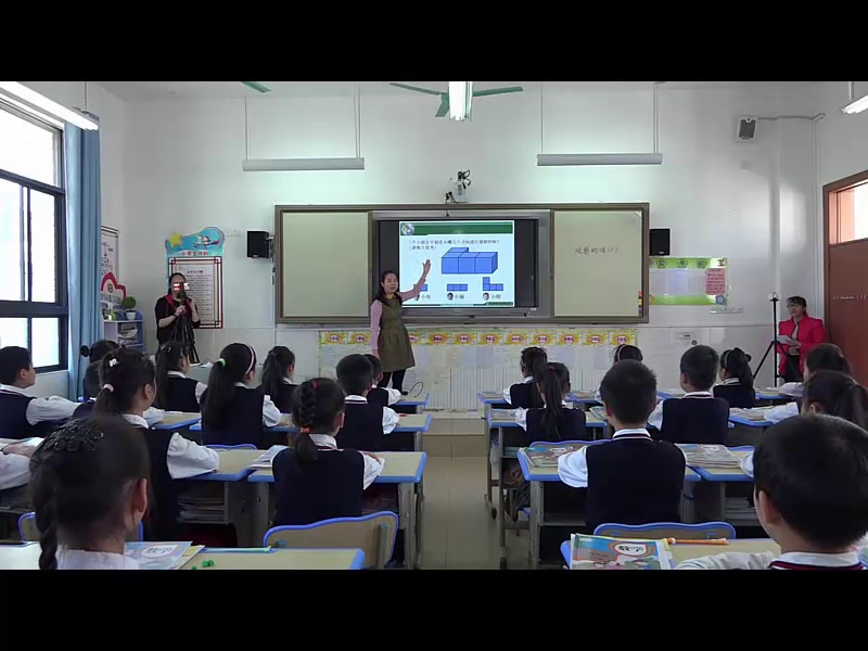 冀教版数学四下《观察立体》广西农老师-市一等奖