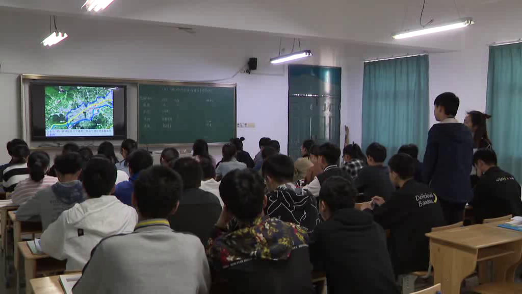 湘教版地理必修一《第一节地形对聚落及交通线路分布的影响》浙江何老师-全国一等奖