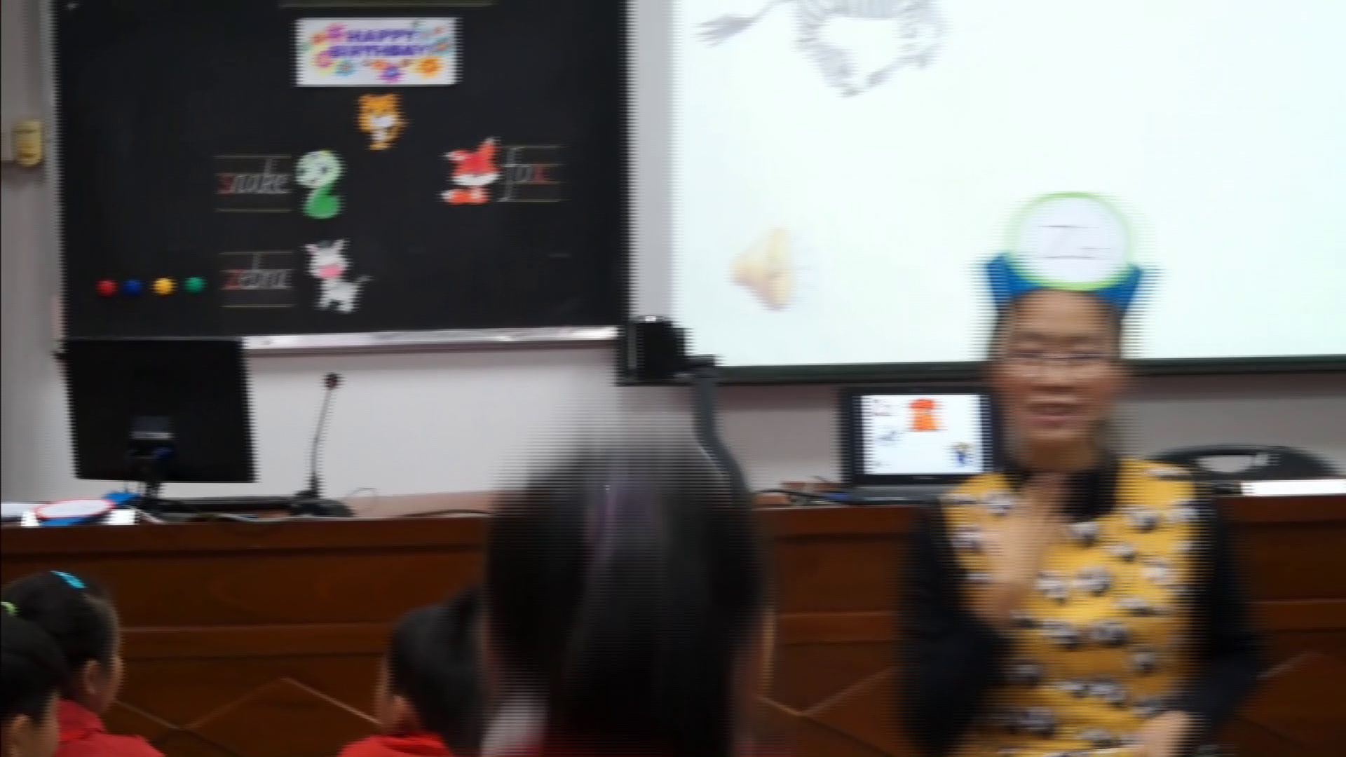 外研版英语三下《Unit2She'sgotanorangesweater.》广东吴老师-市一等奖