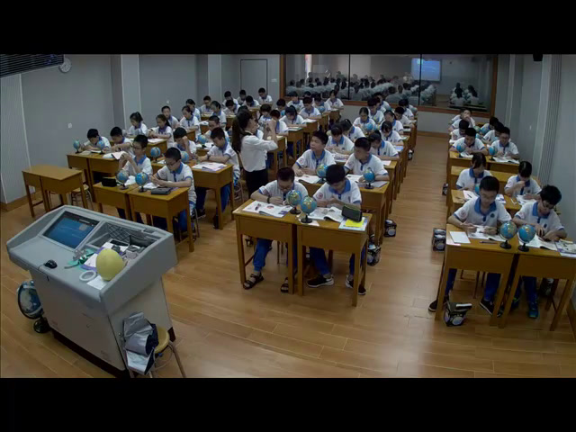 粤人版地理七上《第二节地球仪》广东邹老师-市一等奖