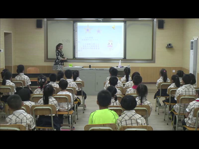 人教版音乐一下《唱歌　小小的船》广西黄老师-市一等奖
