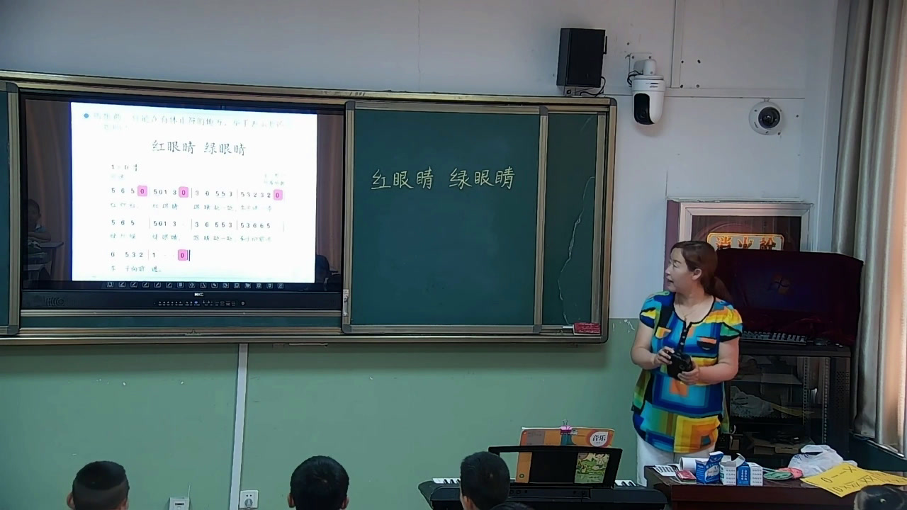 人教版音乐一下《唱歌　红眼睛　绿眼睛》甘肃李老师-市一等奖