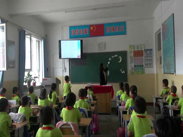 人教版音乐一下《欣赏　小白船》新疆赵老师-市一等奖