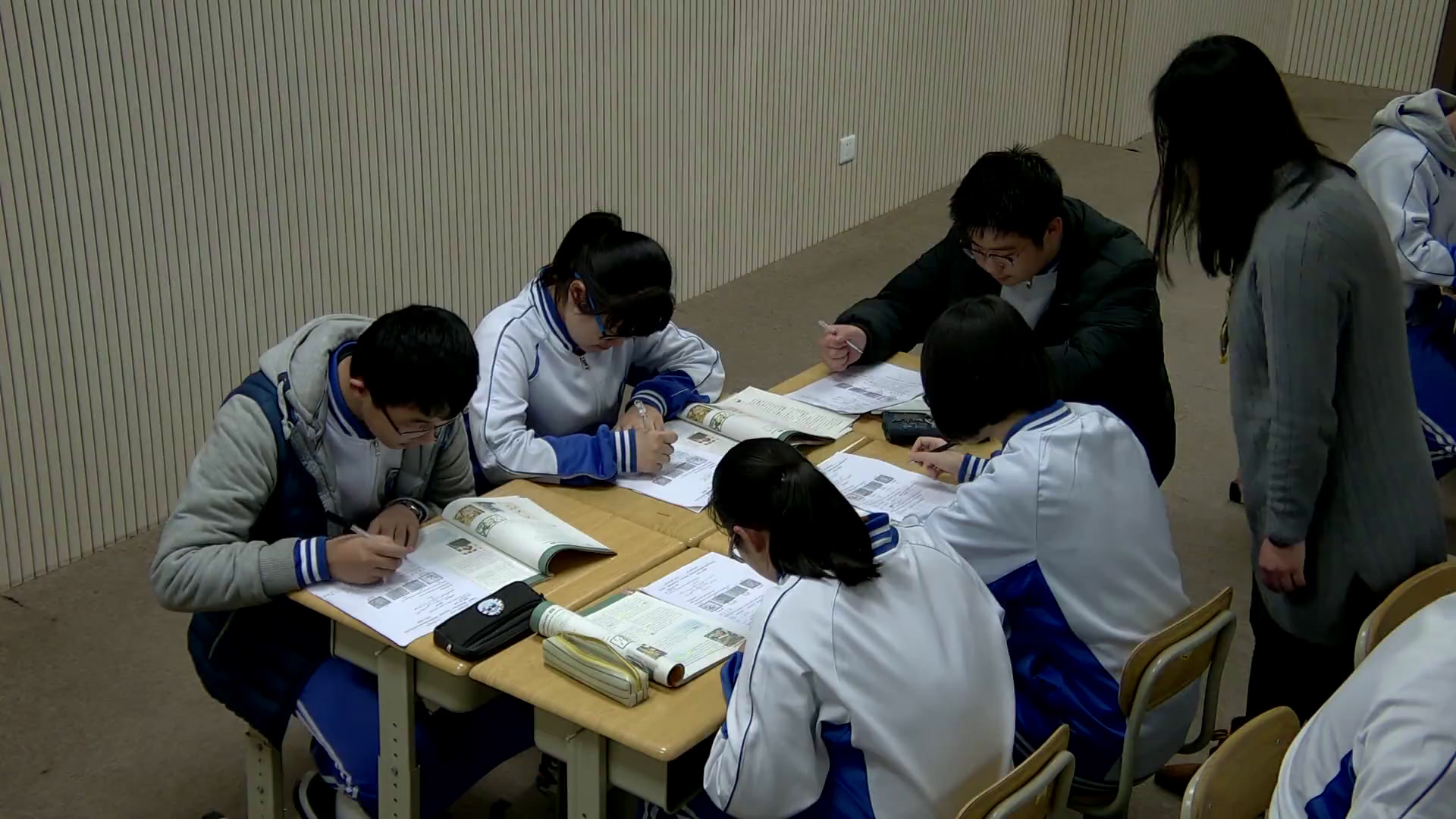 外研版英语必修2 Module 4《Reading and vocabulary》山东老师-市一等奖