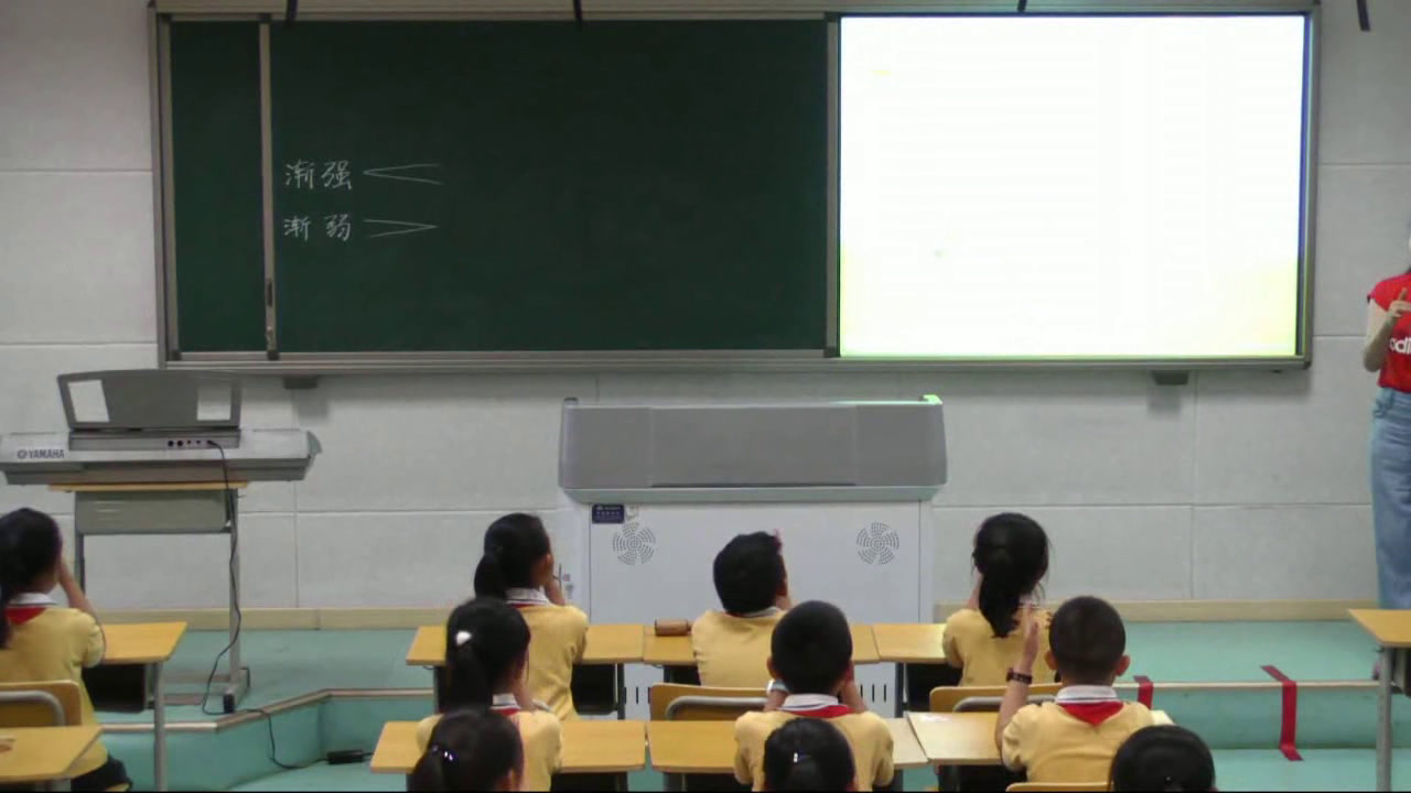 人教版音乐二下《唱歌　时间像小马车》内蒙高老师-市一等奖