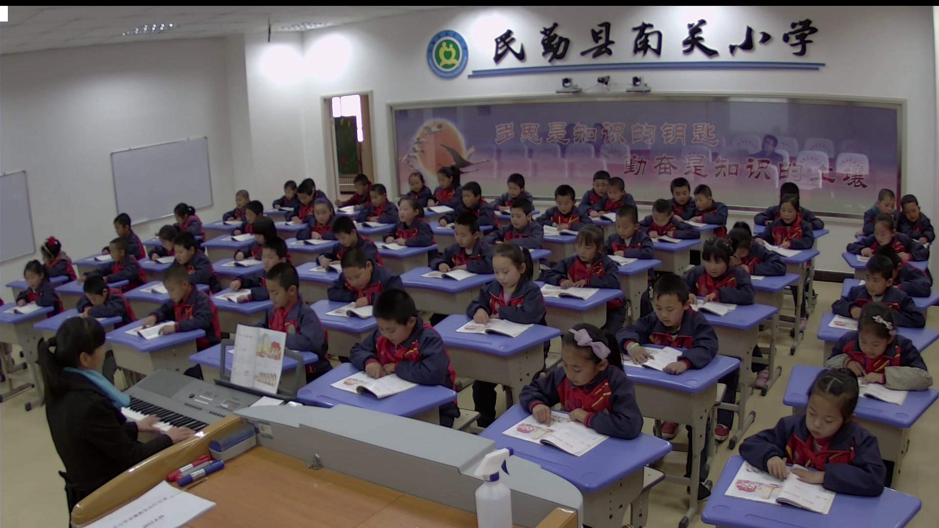 人教版音乐三下《共产儿童团歌》甘肃甘老师-市一等奖