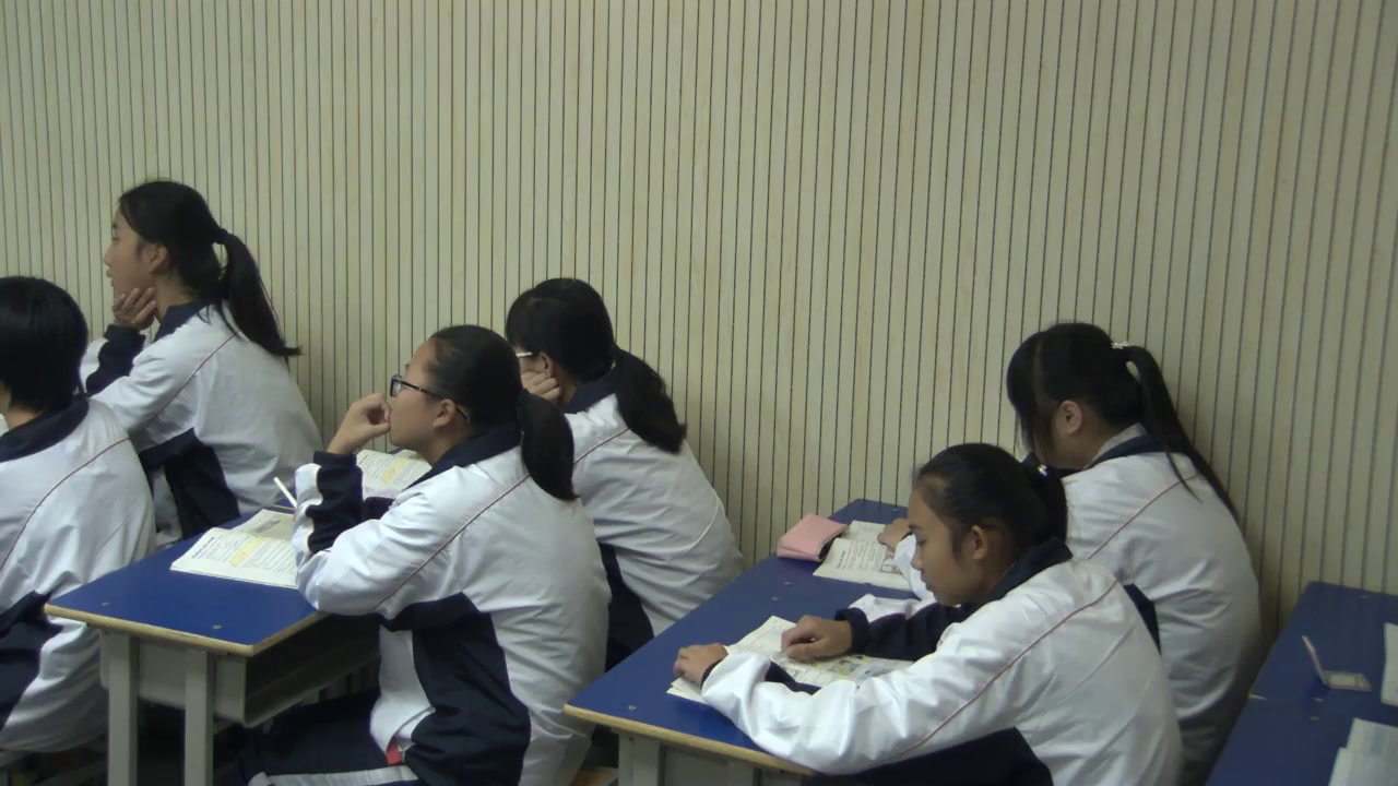 译林版英语模块一《Grammar and usage(1)：Preposition+which and preposition+whom》安徽老师-市一等奖