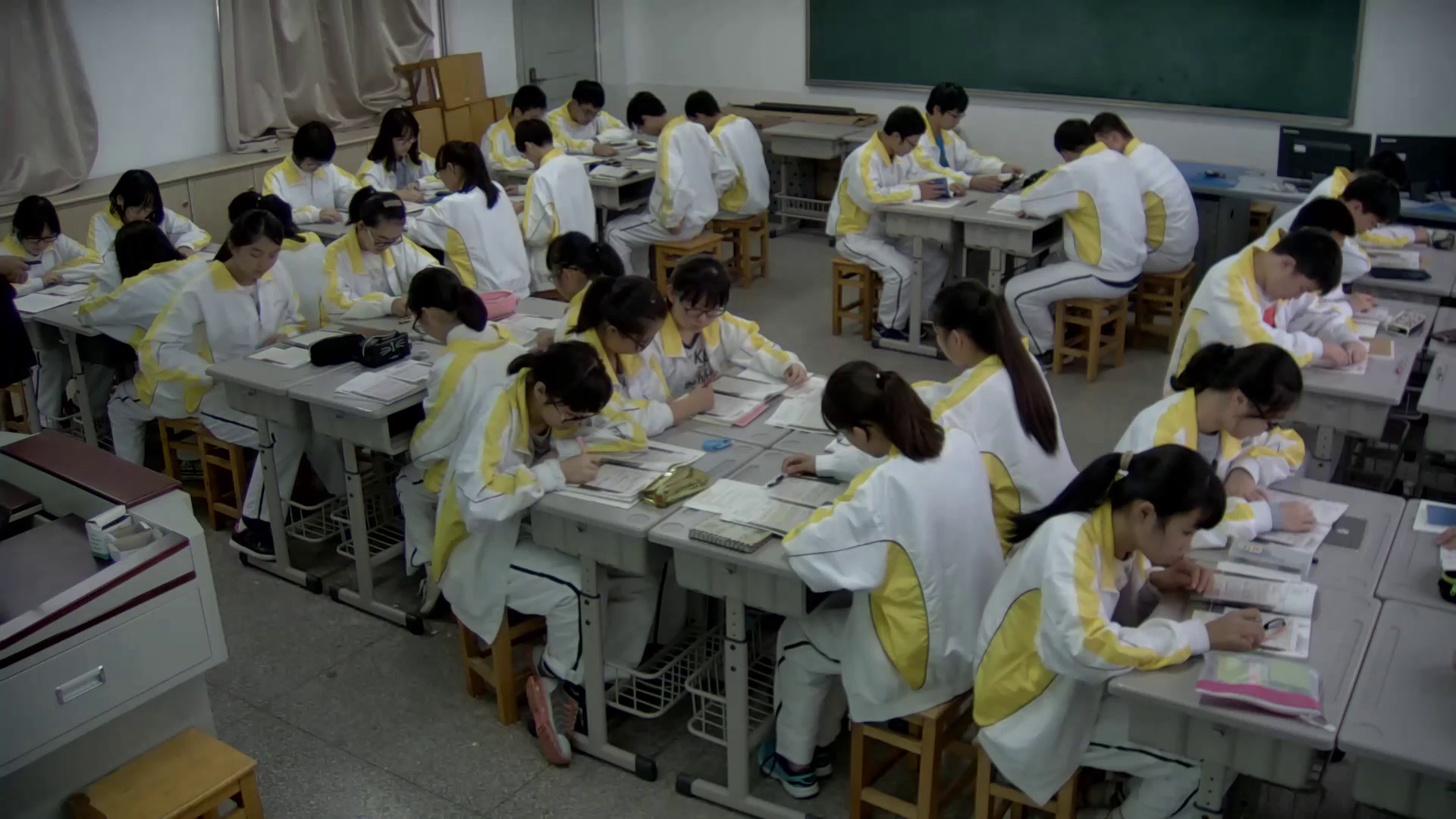译林版英语模块一《Reading(1):School life in the UK》江苏徐老师-市一等奖