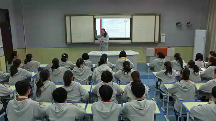 译林版英语模块二Task(2)：Writing a biographical article：Skills building 3江苏蔺老师-市一等奖