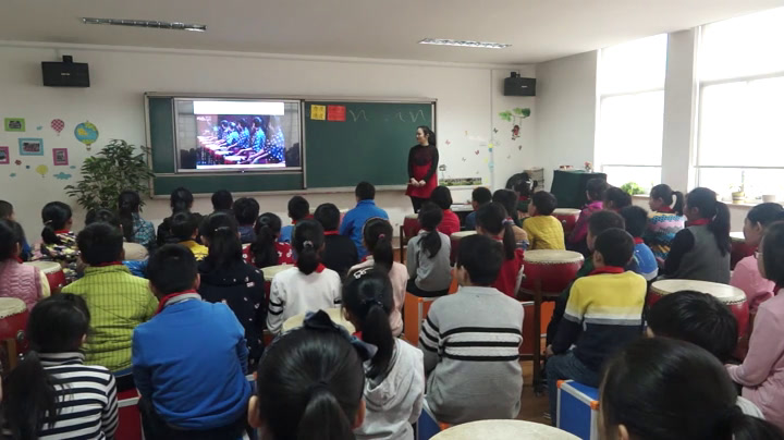 人教版音乐四下《苗岭的早晨》河南鞠老师-市一等奖