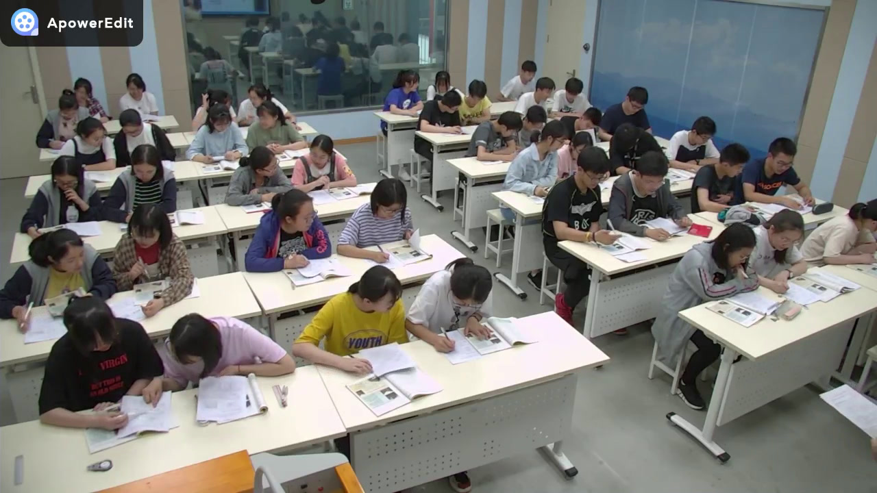 译林版英语模块二《Task(1)：Planning a holiday for your family：Skills building 1 and 2》江苏周老师-市一等奖