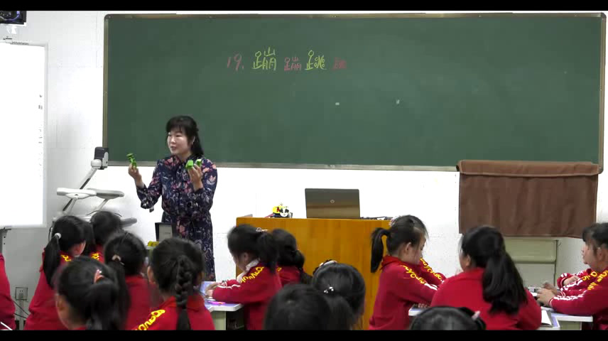 湘美版美术二下《19.蹦蹦跳跳》河南王老师-市一等奖
