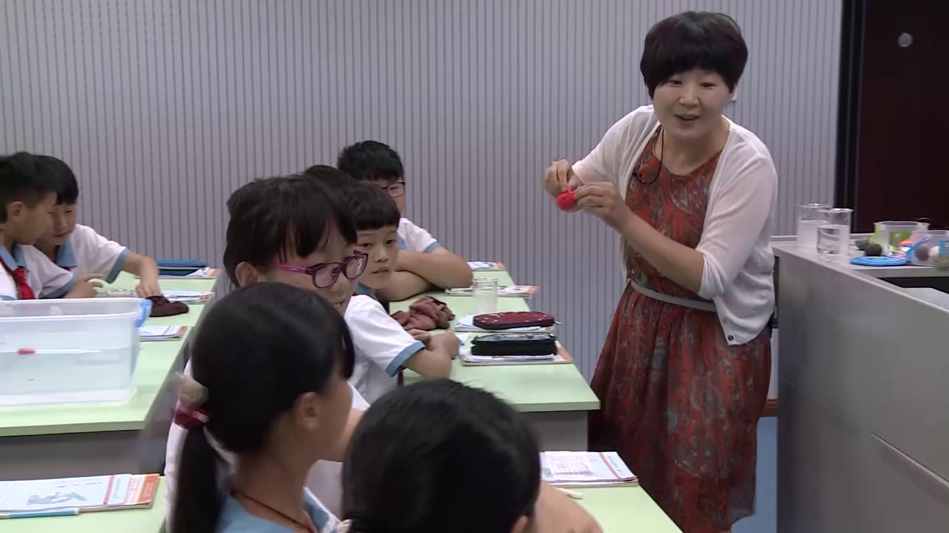教科版科学五下《橡皮泥在水中的沉浮》安徽董老师-市一等奖