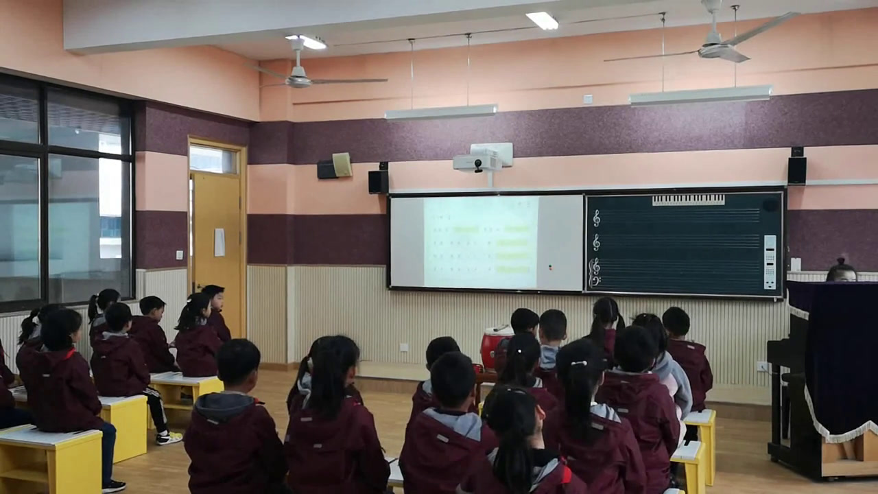 苏少版音乐二下《动歌表演（乃哟乃）童谣诵读（看大戏）》江苏余老师-县级优课