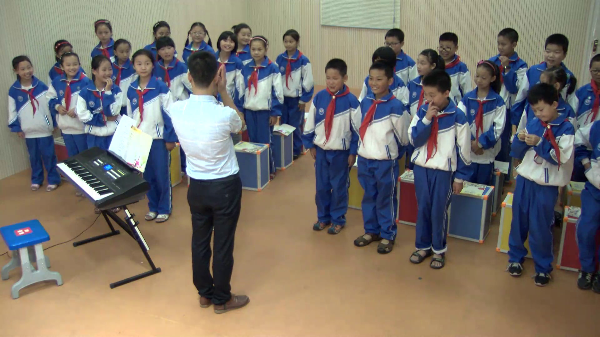 花城粤教版音乐五下《歌曲《前进，快乐的少先队员》》陕西郭老师-县级优课