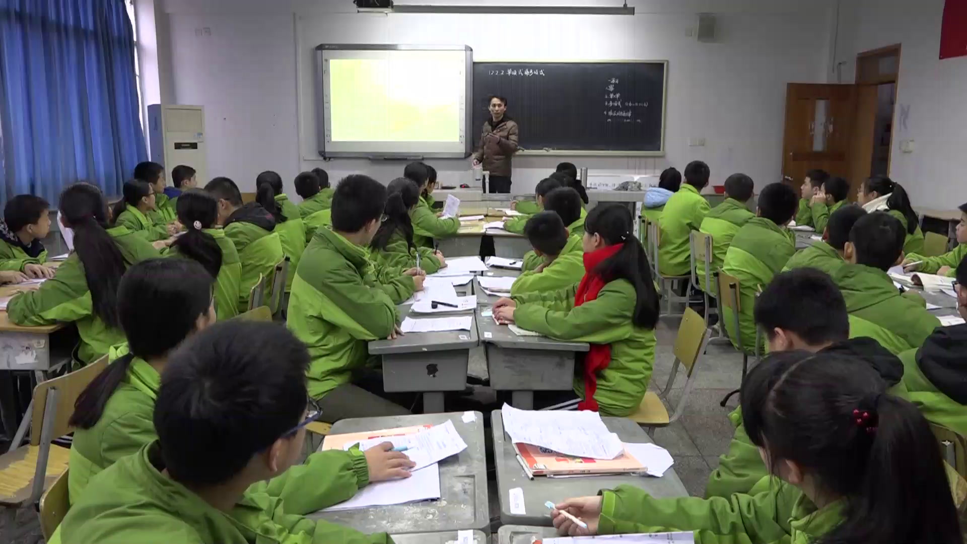 华东师大版数学八上《单项式与多项式相乘》四川邓老师-县级优课
