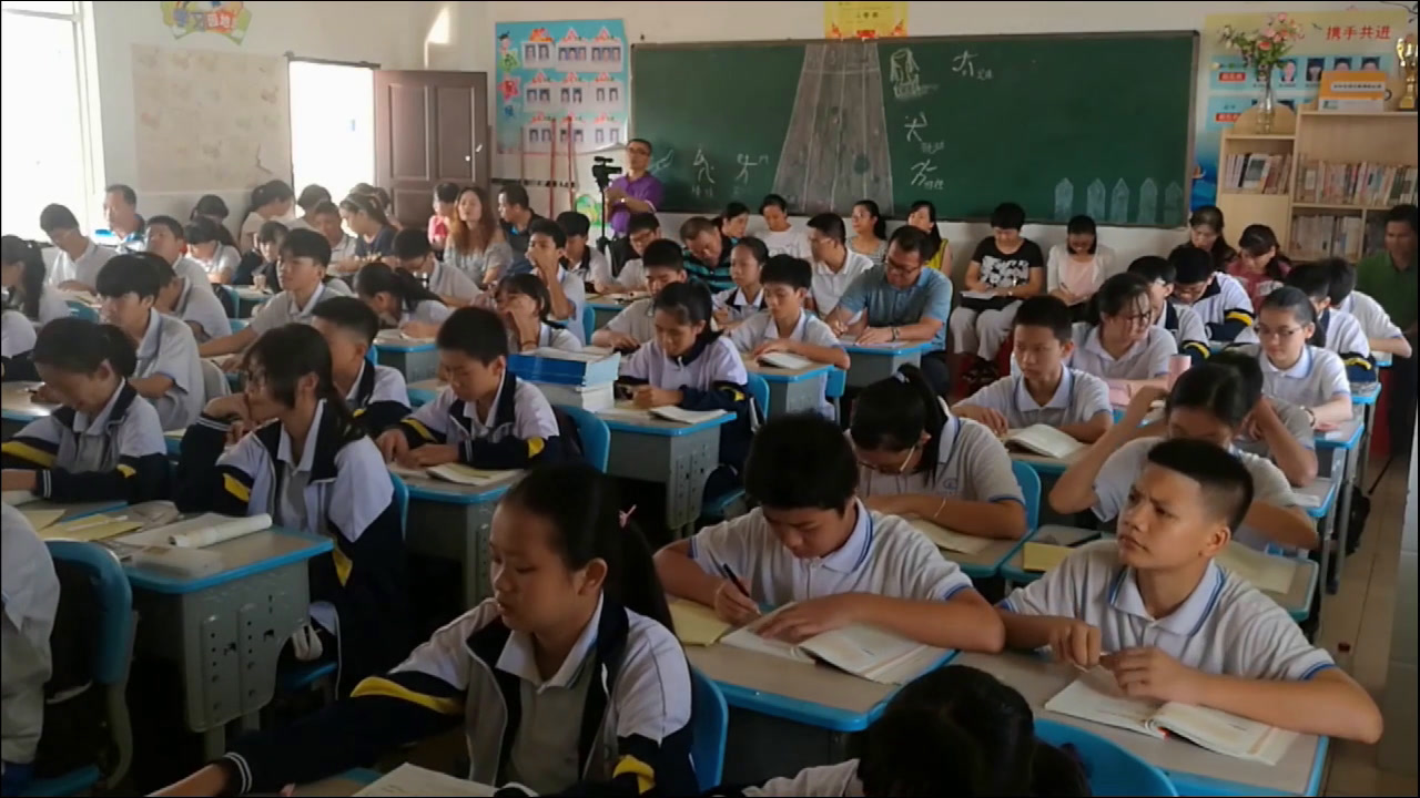 华东师大版数学八上《全等三角形的判定条件》海南洪老师-全国一等奖