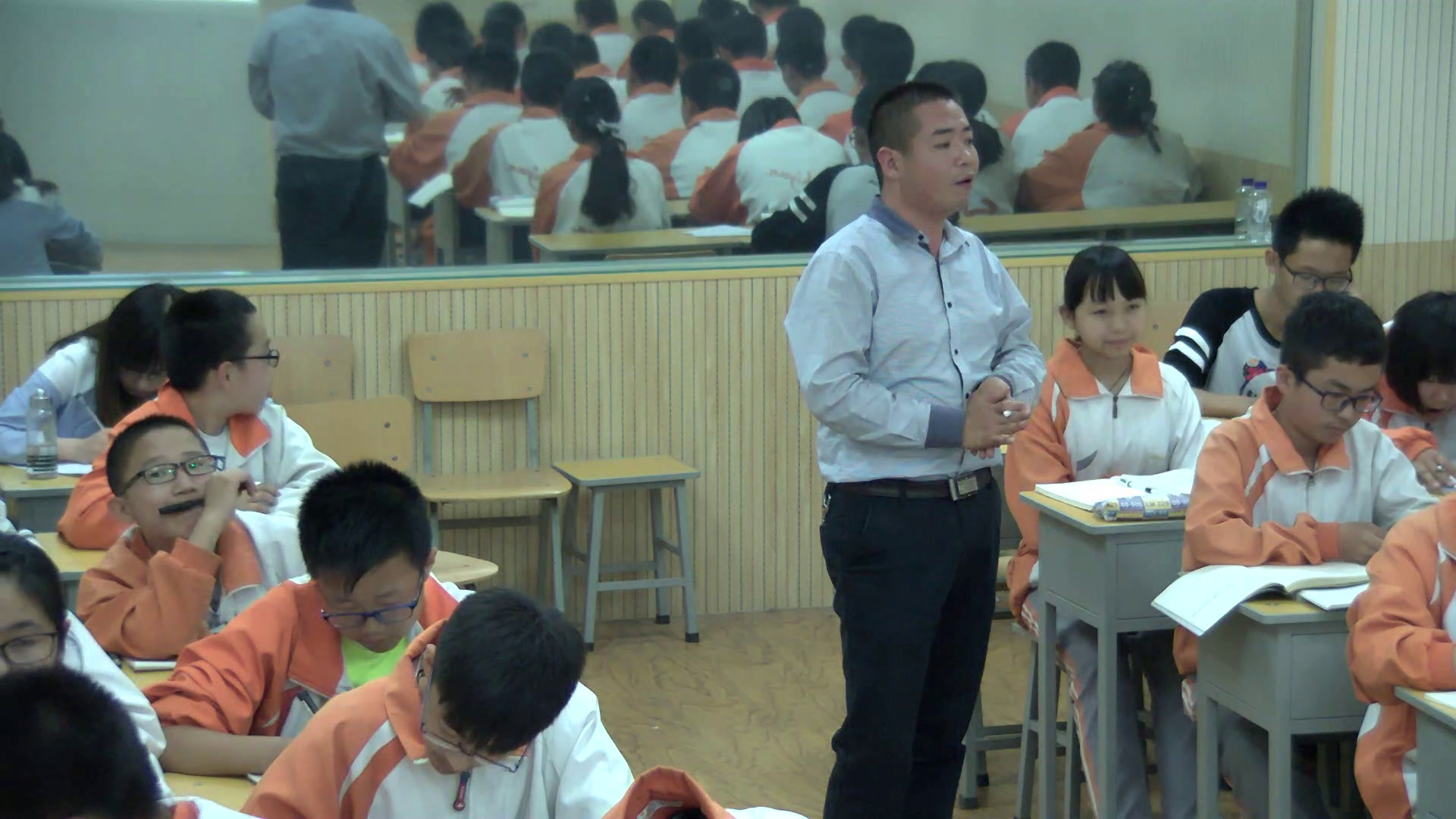 华东师大版数学八上《经过一已知点作已知直线的垂线》山西原老师-市一等奖