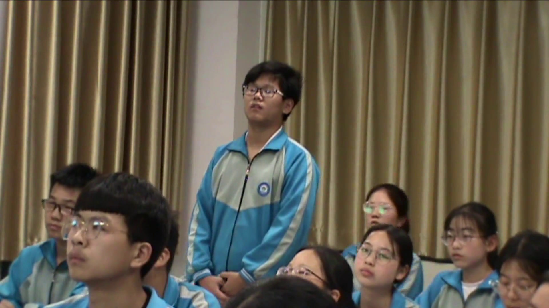 华东师大版数学八上《利用统计图表传递信息》河南王老师-市一等奖
