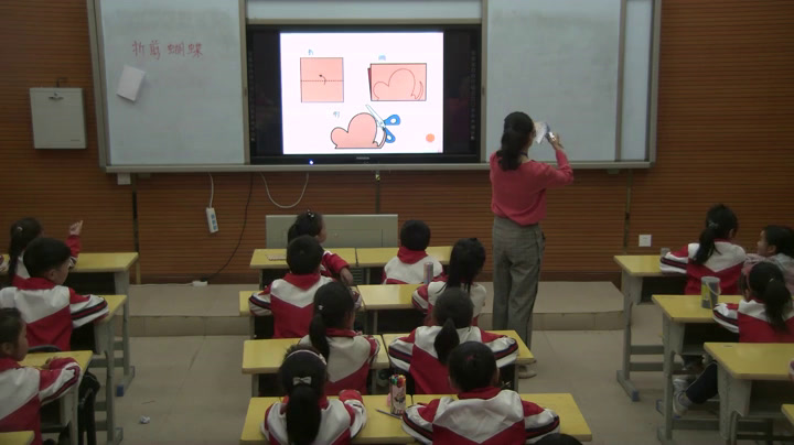 浙人美版美术二下《5折剪蝴蝶》贵州赵老师-县级优课
