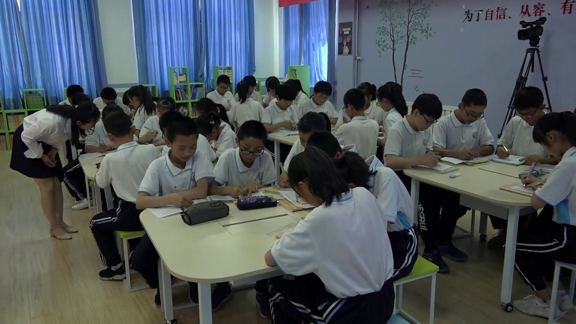 冀教版英语七上《Lesson9WhoseCoatIsThis》甘肃叶老师-市一等奖